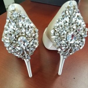 BADGLEY MISCHKA MP2789 KIARA IVORY SATIN SZ 8 1/2